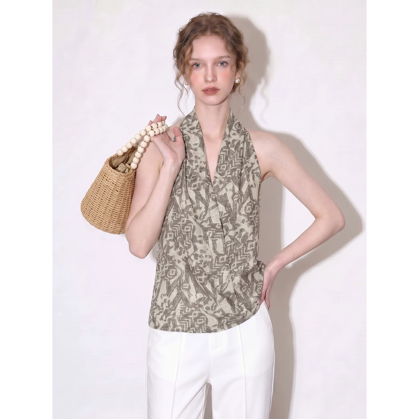 Resort Style Gray Linen V-Neck Halter Sleeveless Printed Shirt Women's 2026 Summer Western Style Unique Top Resort Style Gray Linen V-Neck Halter Sleeveless Printed Shirt Women's 2026 Summer Western Style Unique Top