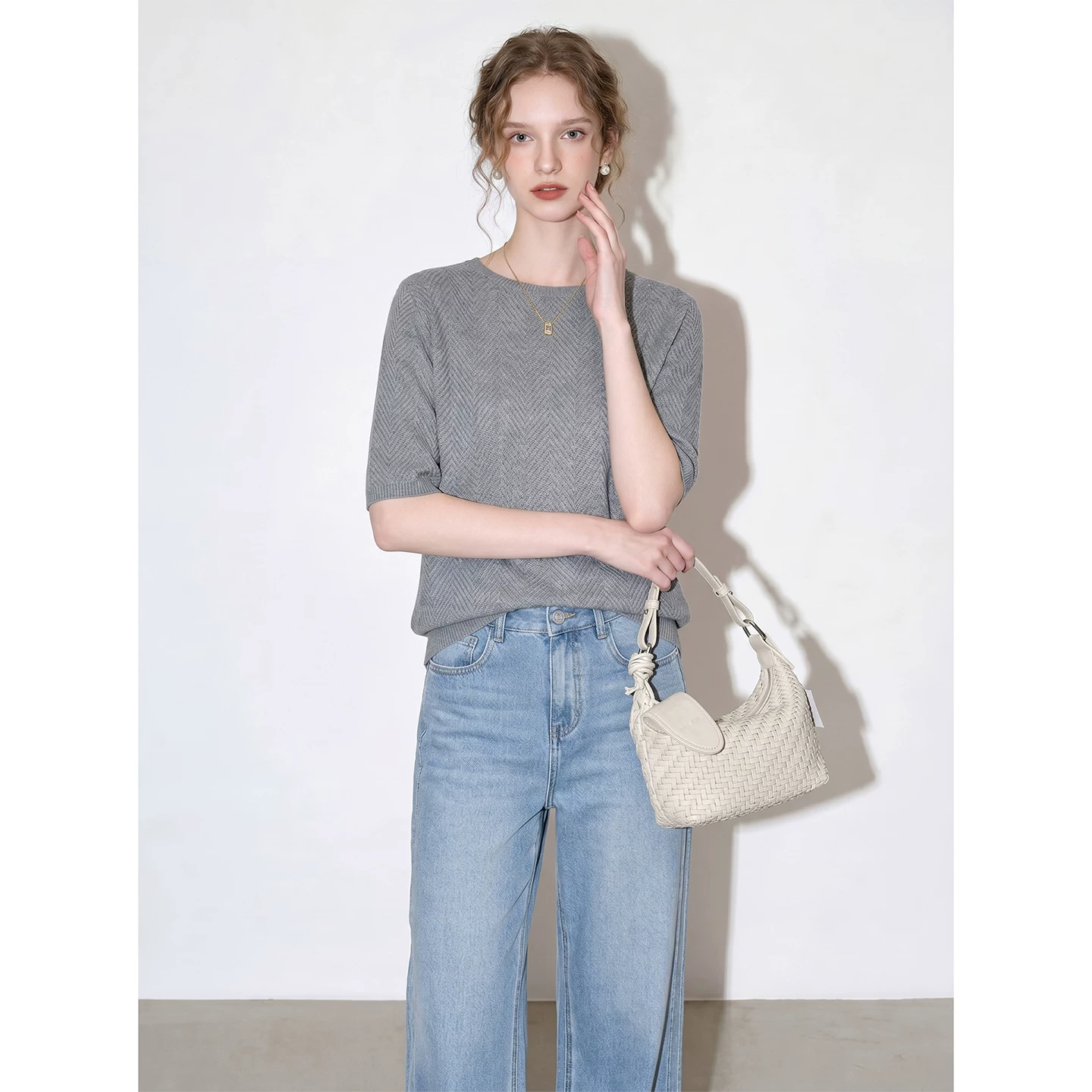 Gray minimalist round neck mid-sleeve sweater for women 2026 summer new basic versatile commuter temperament top Gray minimalist round neck mid-sleeve sweater for women 2026 summer new basic versatile commuter temperament top