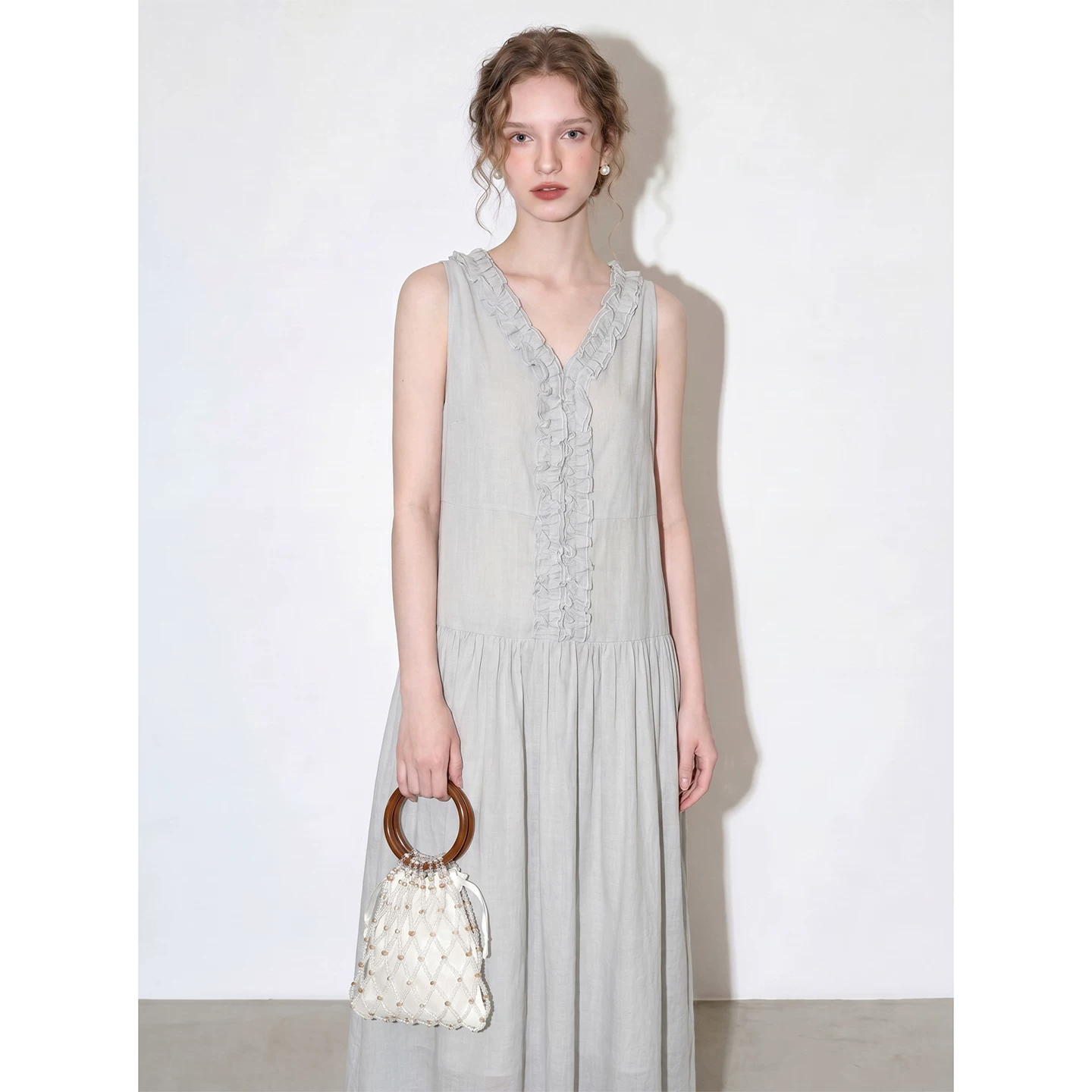 Rime gray V-neck sleeveless long dress 2026 women's summer French fungus-edged gentle wind slimming fairy dress Rime gray V-neck sleeveless long dress 2026 women's summer French fungus-edged gentle wind slimming fairy dress