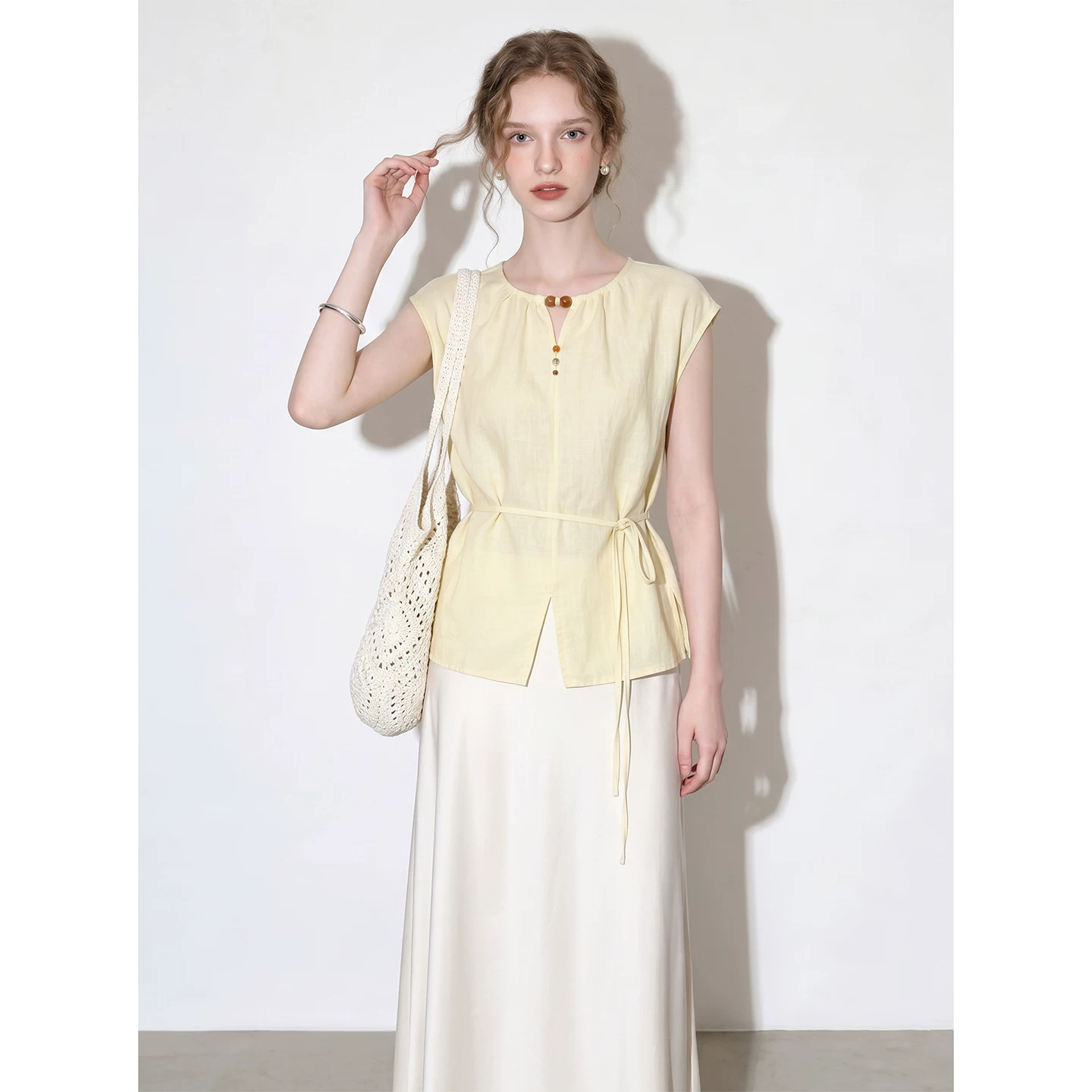 Yellow round neck short-sleeved shirt for women 2026 summer new style French strapped waist shirt versatile slimming top Yellow round neck short-sleeved shirt for women 2026 summer new style French strapped waist shirt versatile slimming top