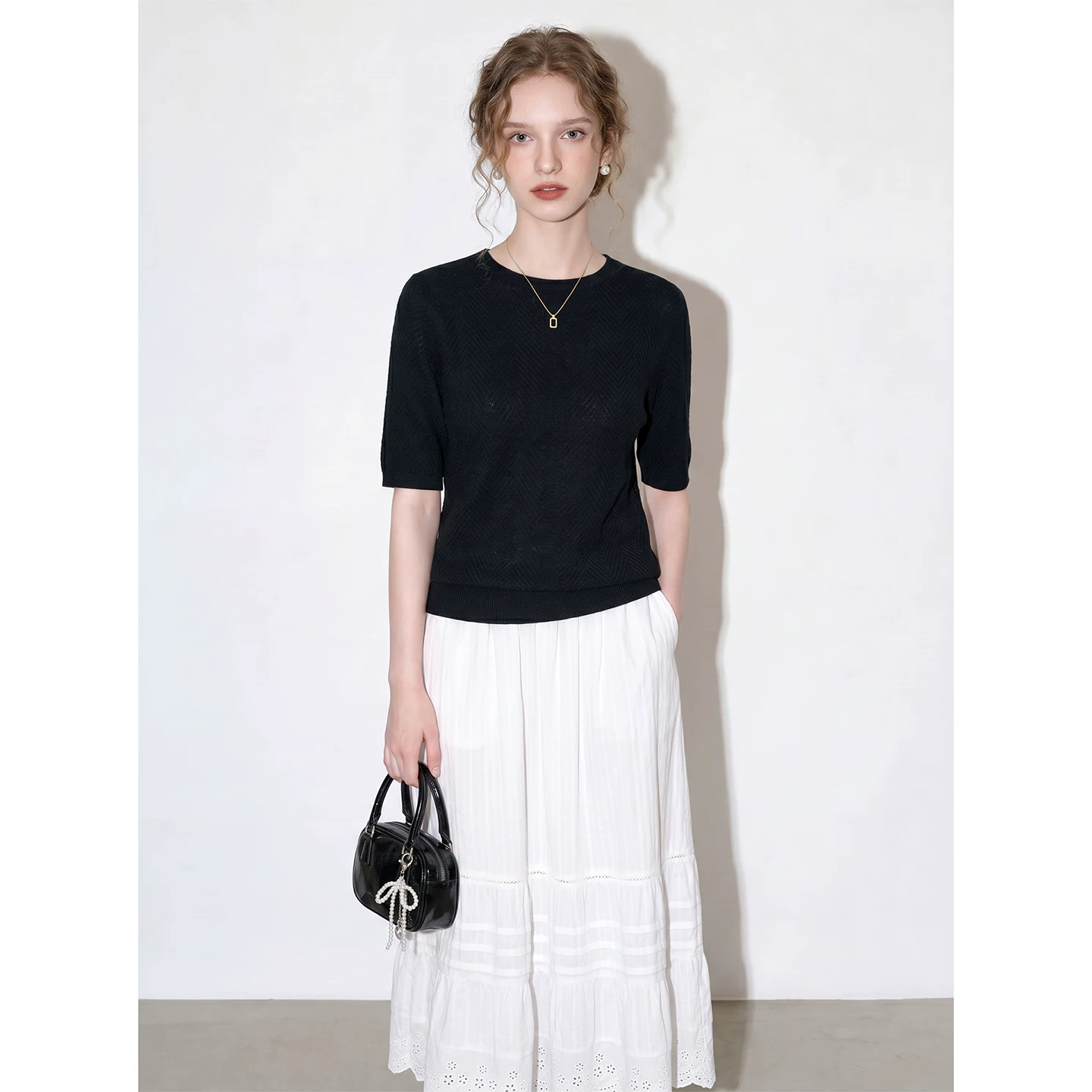 Black minimalist round neck mid-sleeve sweater for women 2026 new summer basic versatile commuter top with temperament Black minimalist round neck mid-sleeve sweater for women 2026 new summer basic versatile commuter top with temperament
